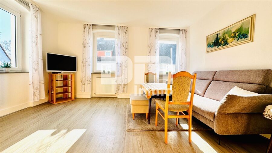 Modernisiertes Ein- bis Zweifamilienhaus mit Maisonettebereich in Traumlage - EG Wohnzimmer